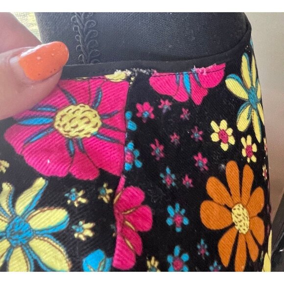 Vintage hippie vest, black, yellow, orange, hot pink crazy daisies, flower power - Picture 4 of 10